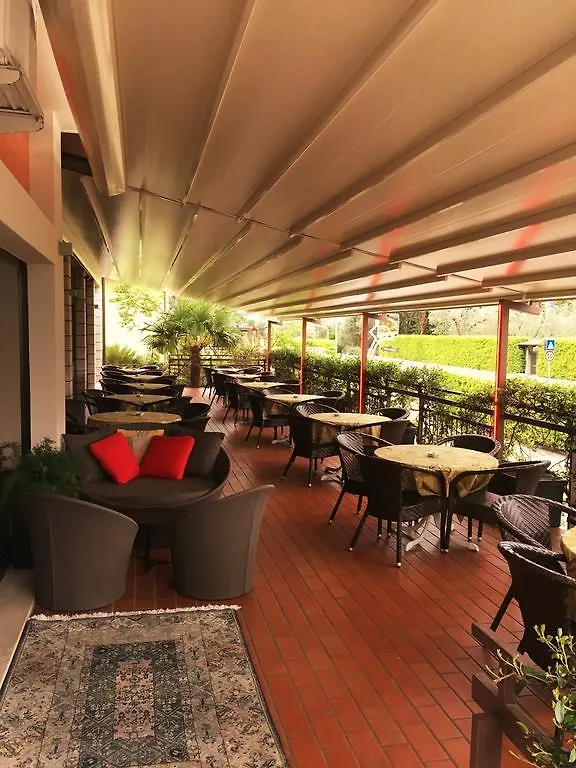 Hotel Anna مالتشيزينيه